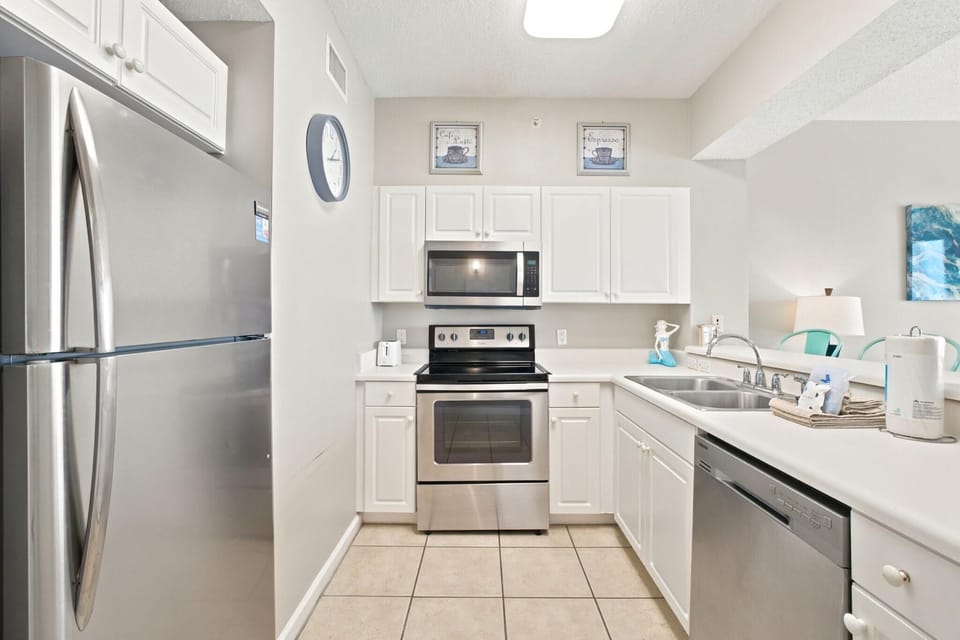 Condo, 1 King Bed with Sofa bed (Windemere 1004) | Private kitchen