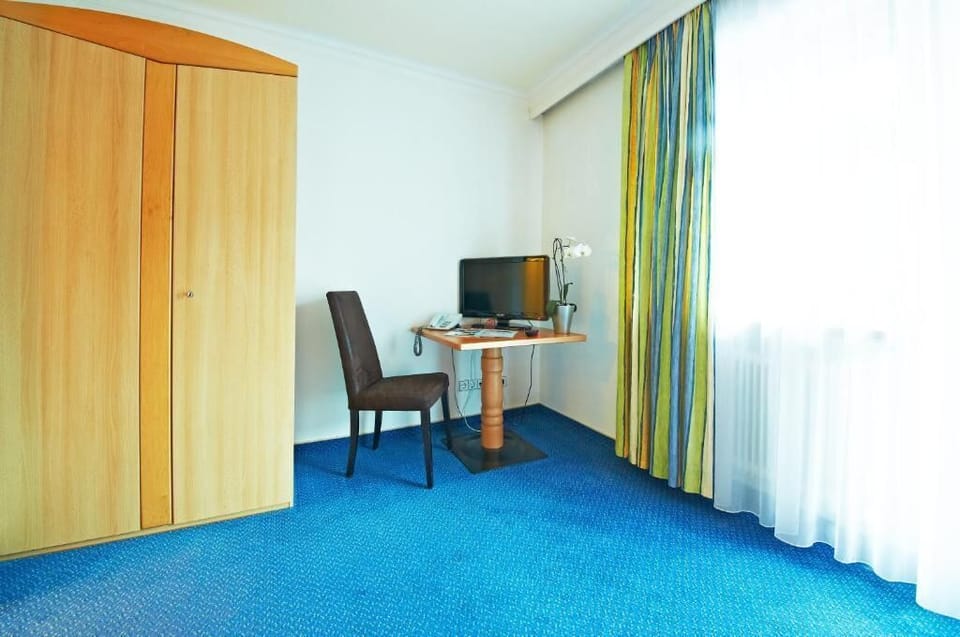 Single Room, Balcony, Mountain View | Interior