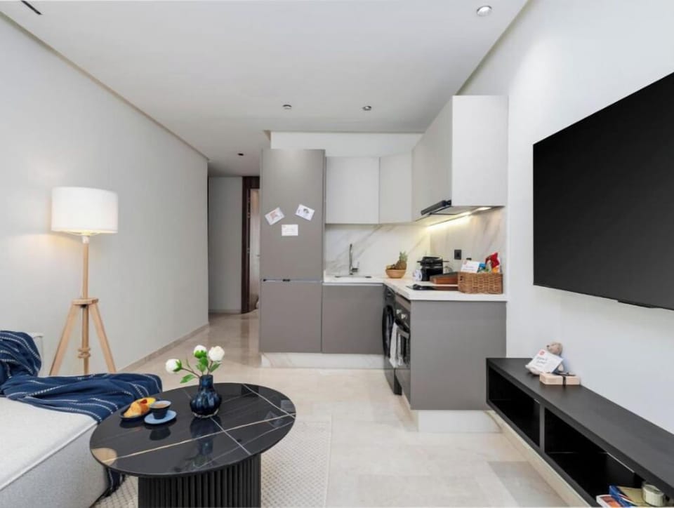Standard Apartment, City View | Interior