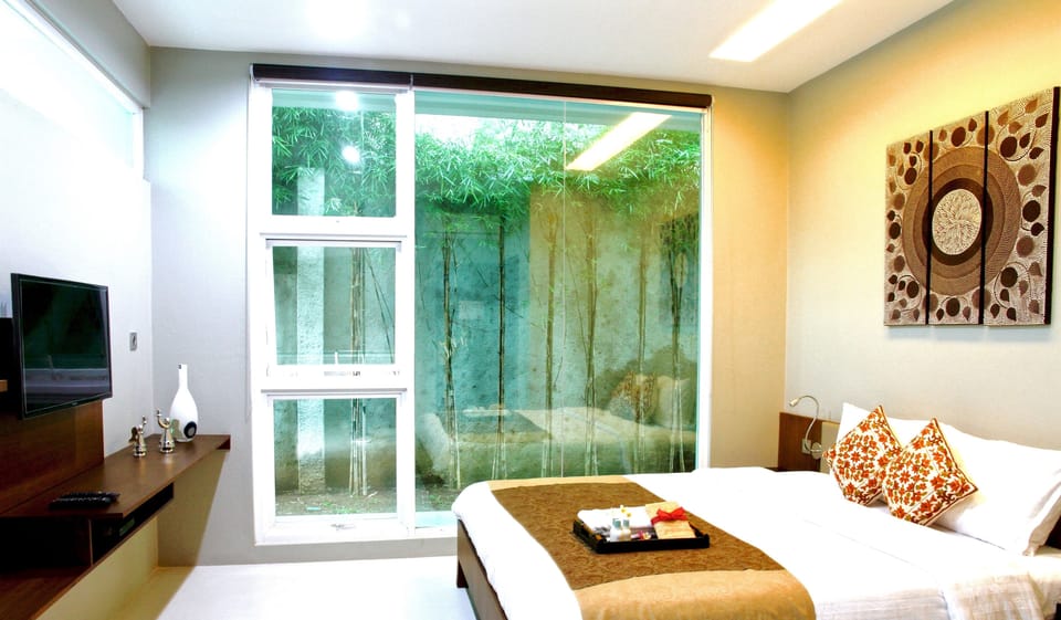Deluxe Room | Desk, free WiFi, bed sheets