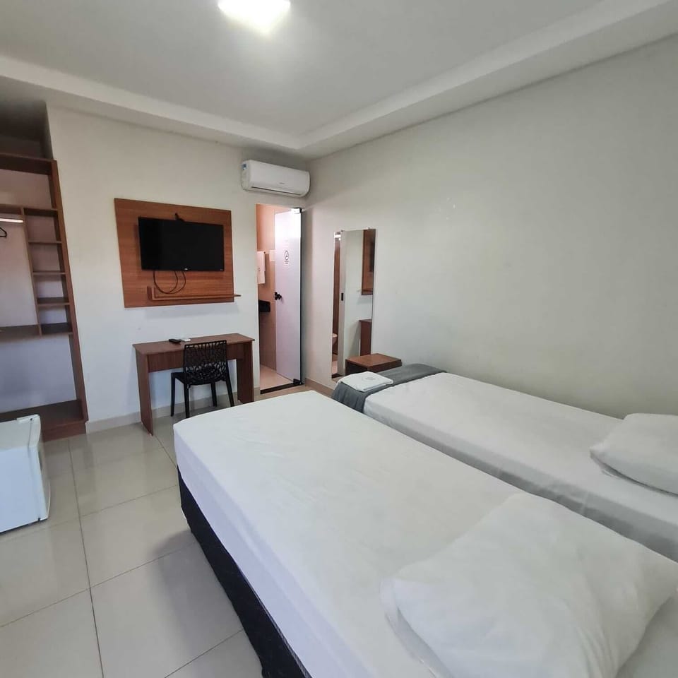 Classic Twin Room | Desk, WiFi (free)