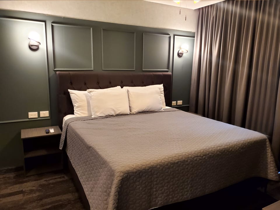 WiFi (free), bed sheets