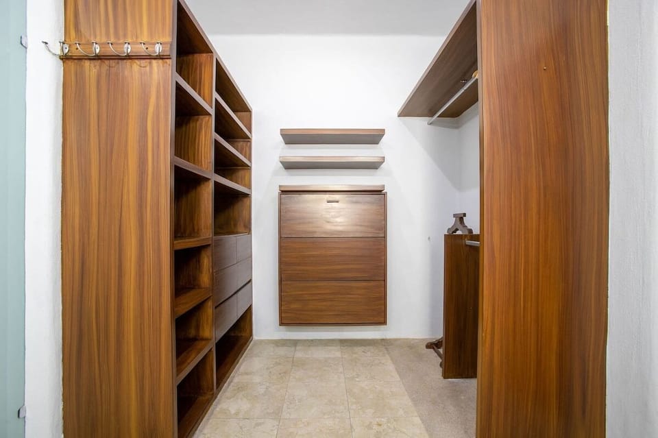 Apartment, 4 Bedrooms, Balcony, Sea View | Interior
