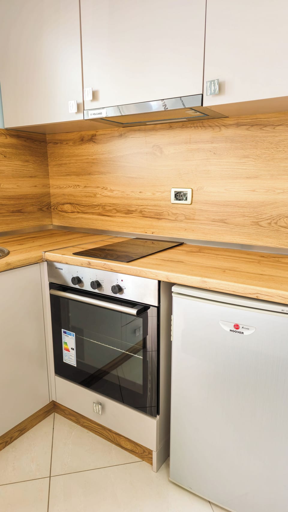 Family Apartment, Balcony, Sea View | Private kitchen | Fridge