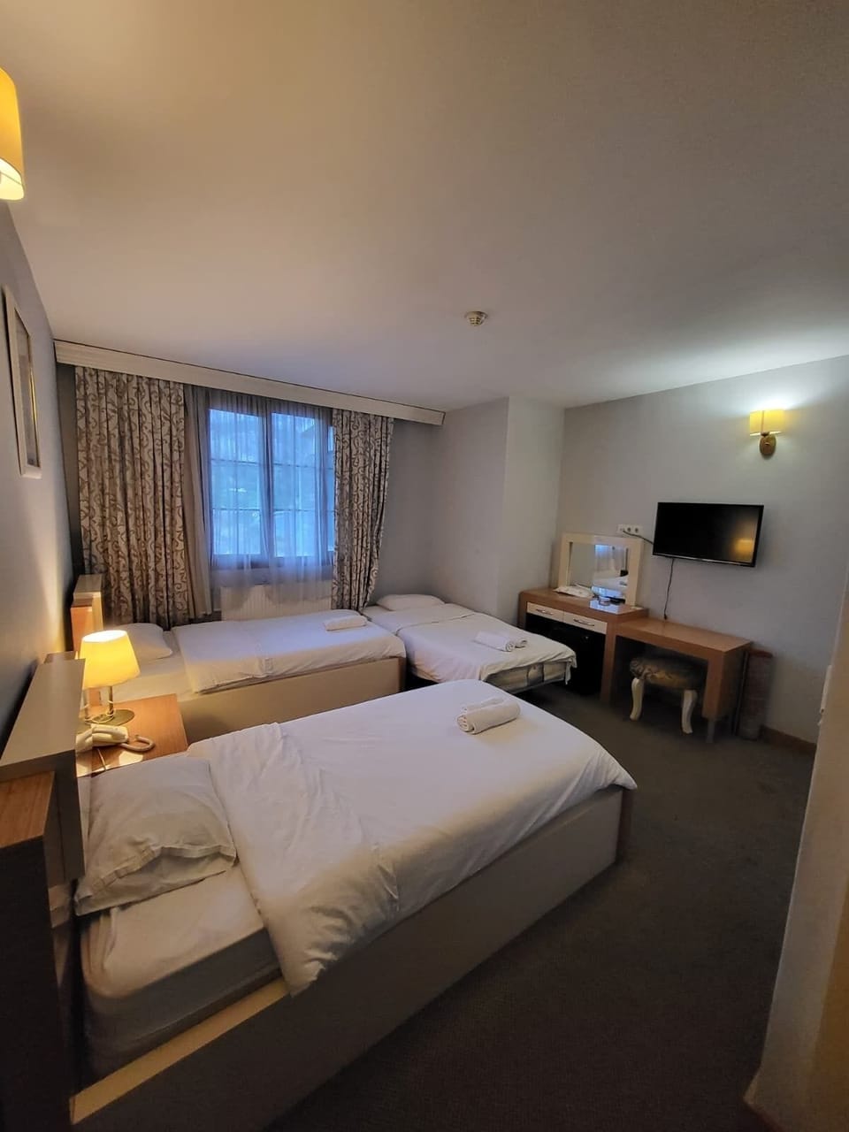 Classic Triple Room, Mountain View | Premium bedding, in-room safe, desk, bed sheets
