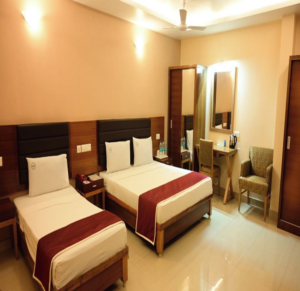 Hypo-allergenic bedding available, desk, WiFi (free), bed sheets