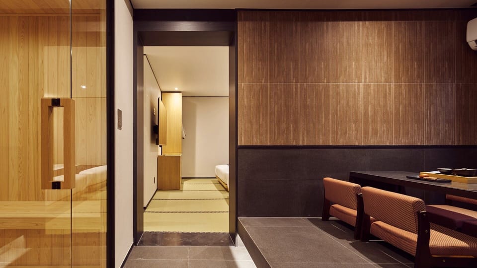 Signature Room | WiFi (free), bed sheets