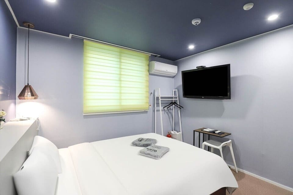 Standard Room | Desk, laptop workspace, WiFi (free)