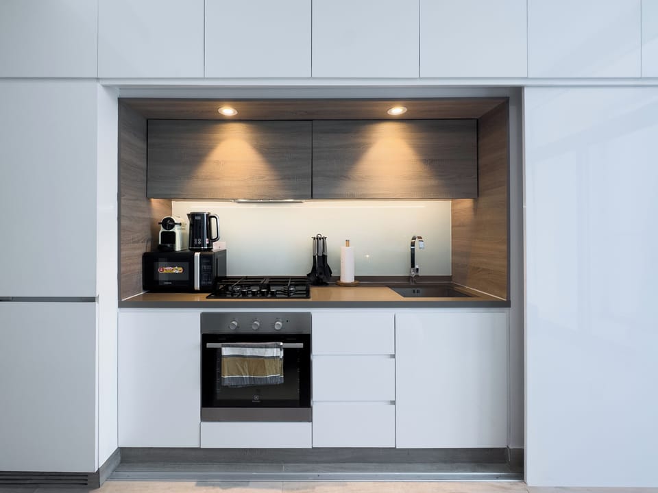 Deluxe Studio, Balcony, Canal View | Private kitchen