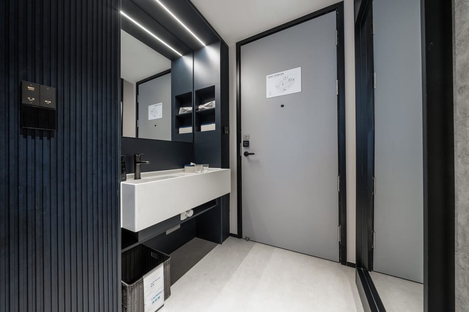 Basic Twin Room | Bathroom | Shower, free toiletries, hair dryer, slippers
