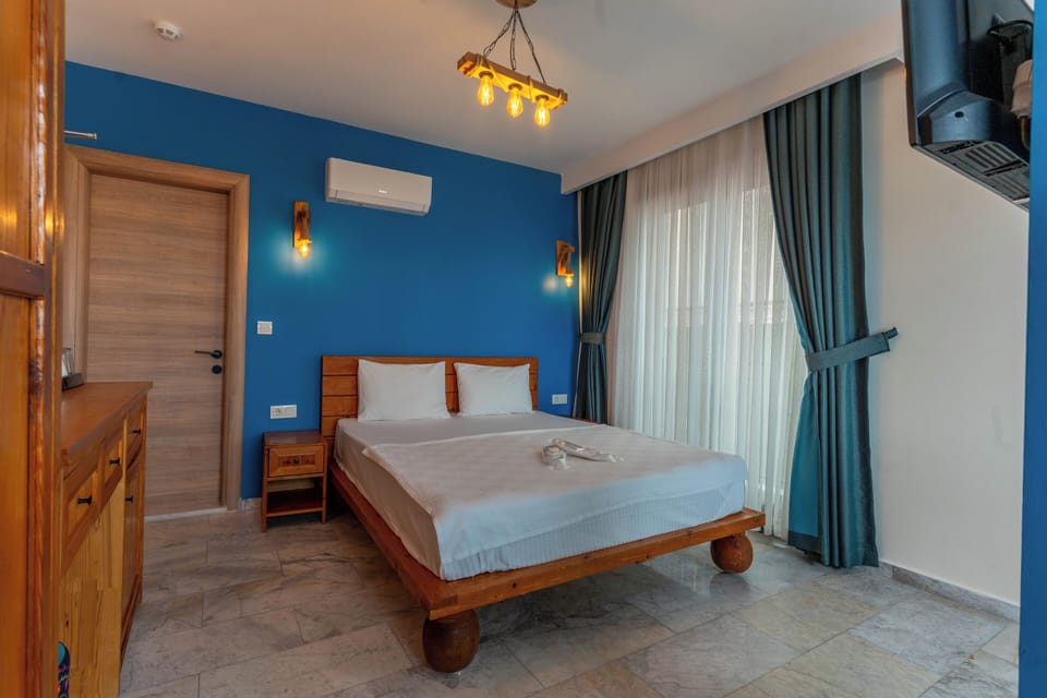 Triple Room, Sea View | Blackout drapes, iron/ironing board (on request), WiFi (free)