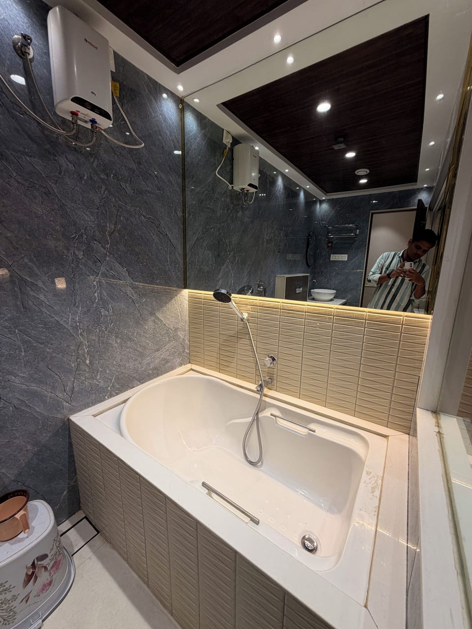Suite | Bathroom | Free toiletries, soap