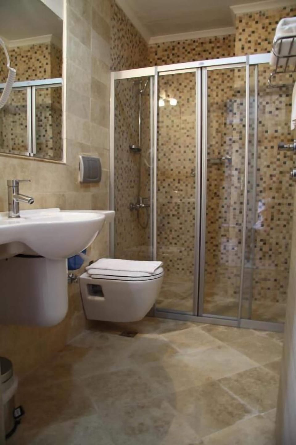 Standard Double Room, Balcony | Bathroom | Shower, free toiletries, hair dryer, slippers