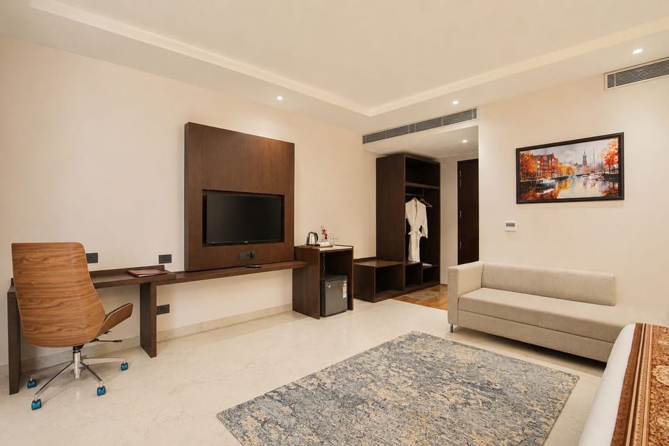  Lotus Platinum Suite Room | Desk, laptop workspace, WiFi (free), bed sheets