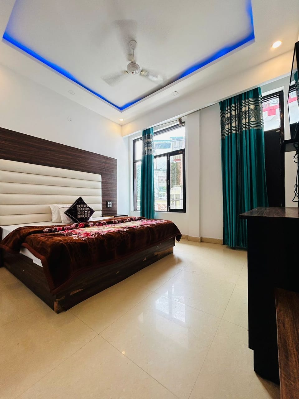 Deluxe Room | Free WiFi
