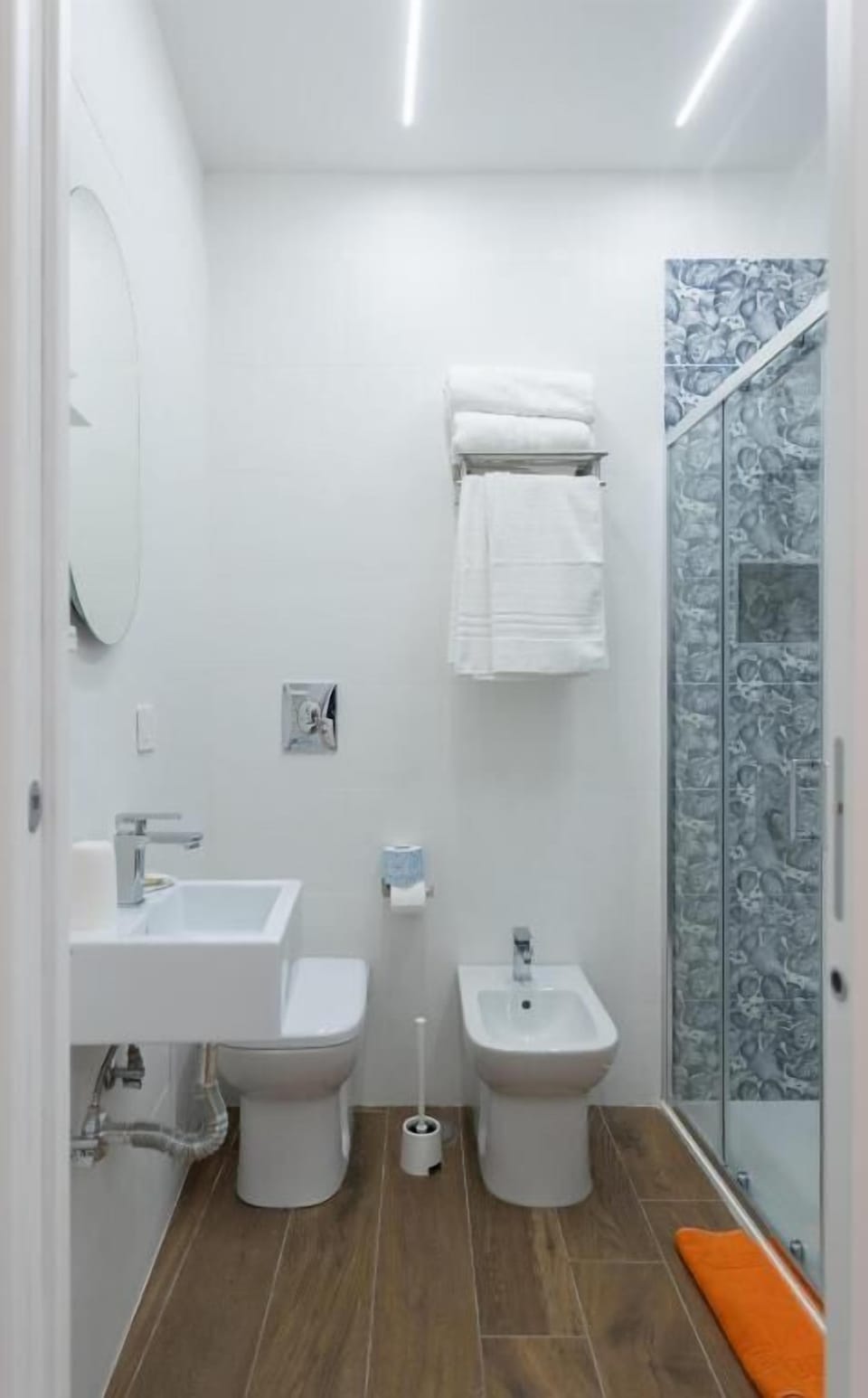 Deluxe Double Room, Balcony, City View | Bathroom | Bathrobes