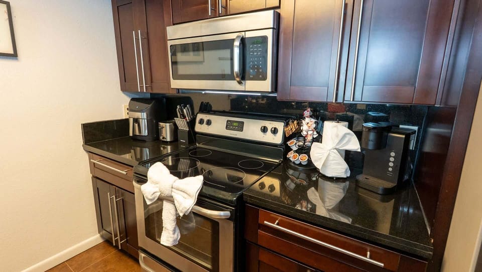 Apartment, 2 Bedrooms | Private kitchen | Coffee/tea maker, fridge, oven, toaster