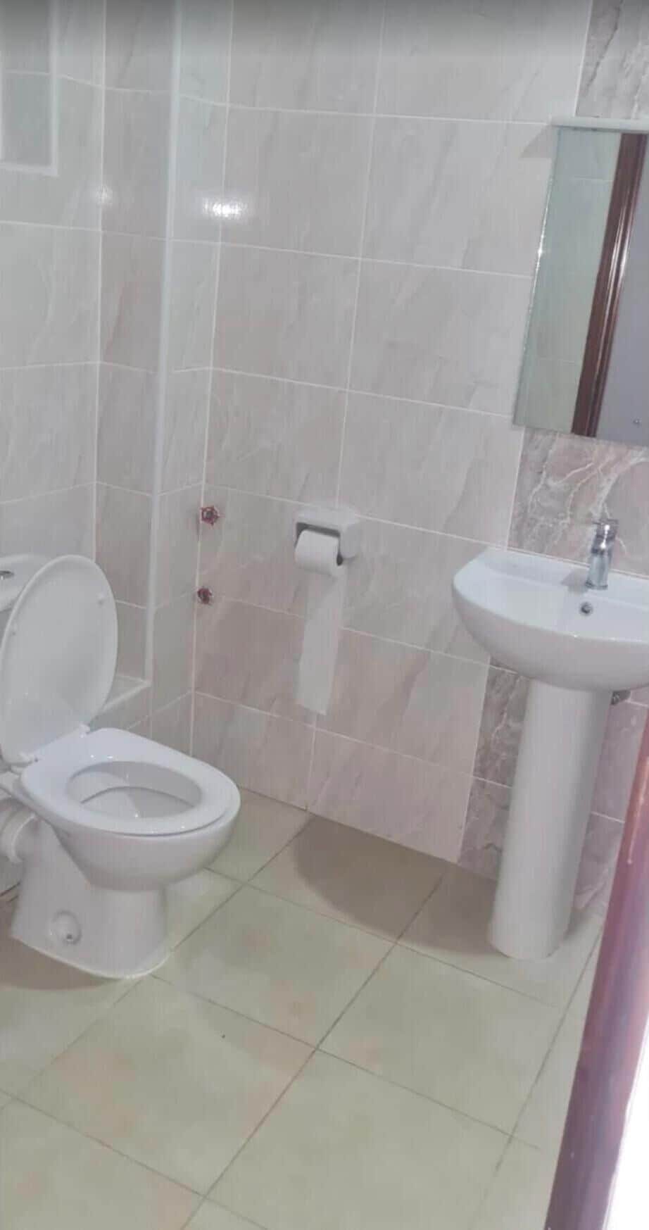 Deluxe Double or Twin Room, Garden View | Bathroom | Slippers