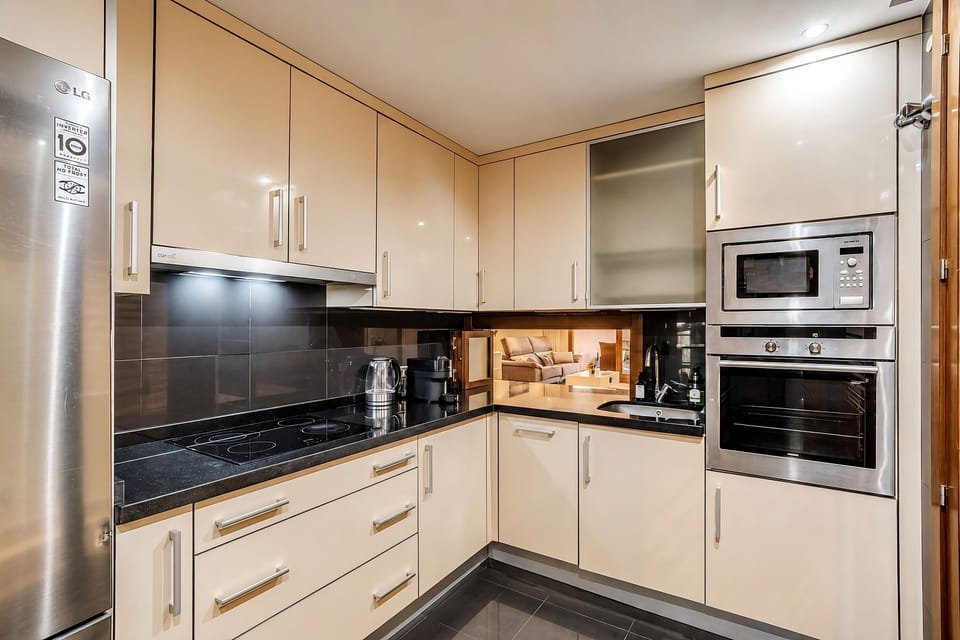 Apartment (2 Bedrooms) | Private kitchen | Microwave, dishwasher, espresso maker, electric kettle