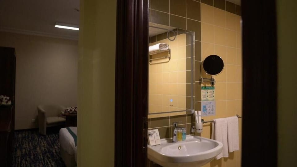 Quadruple Room | Bathroom