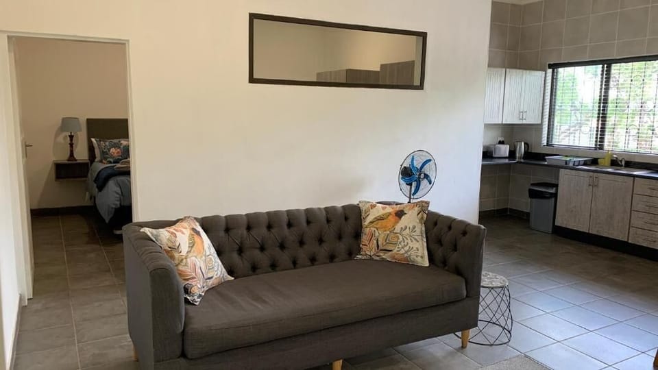 Apartment, 2 Bedrooms, Smoking, Garden View | Living room