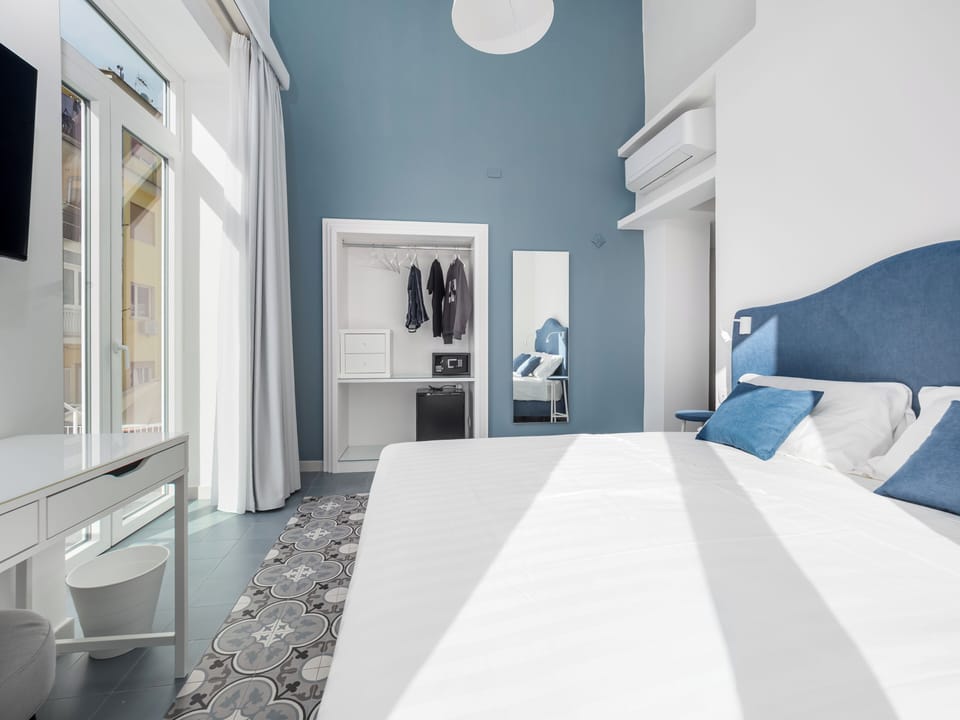 Deluxe Double Room, Partial Sea View | WiFi (free)