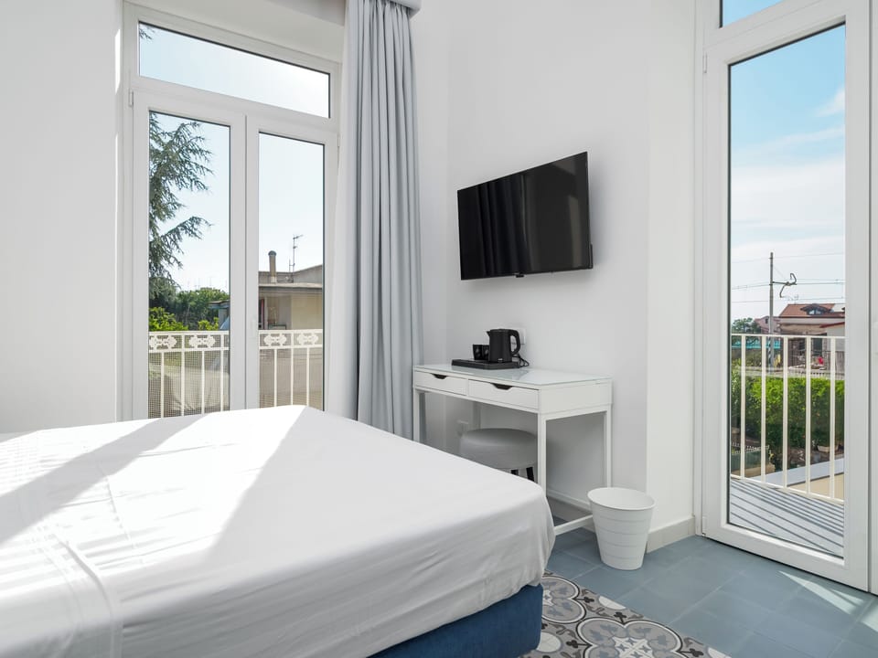 Deluxe Double Room, Partial Sea View | Free WiFi