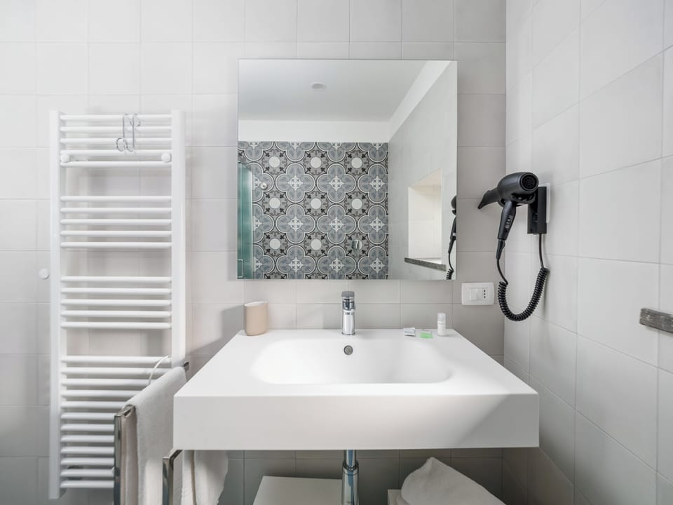 Deluxe Double Room, Partial Sea View | Bathroom | Shower, free toiletries, hair dryer, towels
