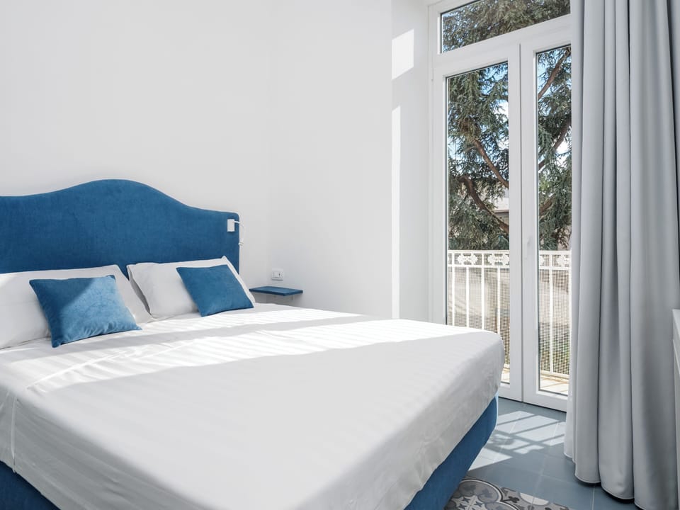 Deluxe Double Room, Partial Sea View | Free WiFi