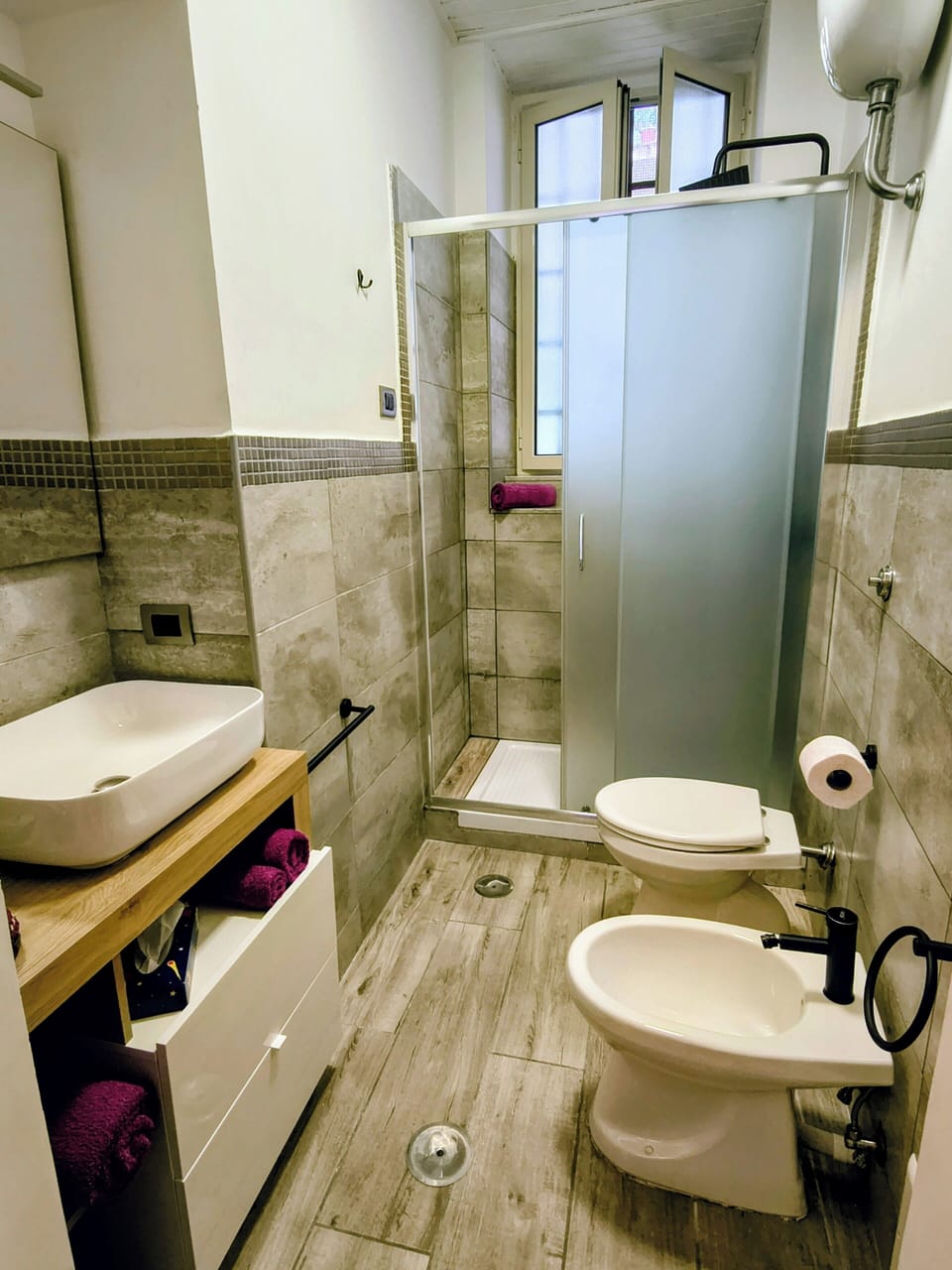 Bathroom | Hair dryer, towels, soap, shampoo