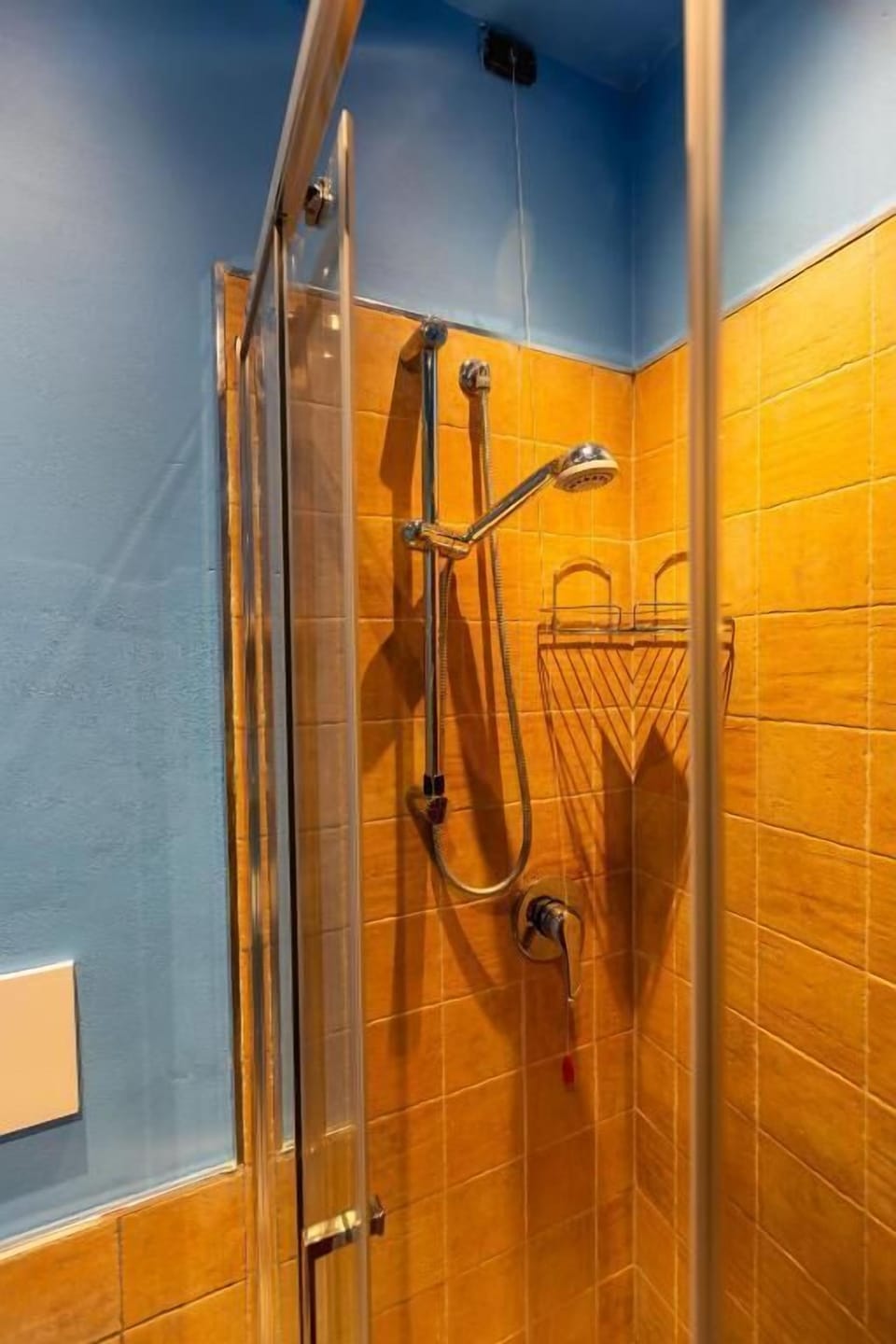 Standard Room | Bathroom | Shower, hair dryer, towels, toilet paper