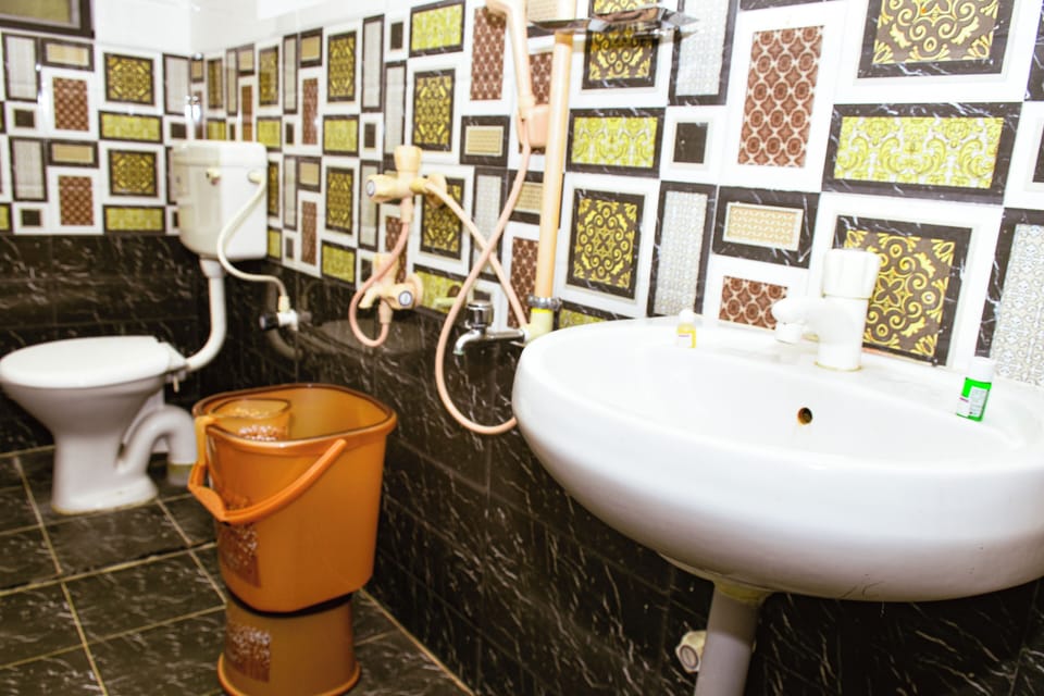 Standard Room | Bathroom | Towels, soap, shampoo