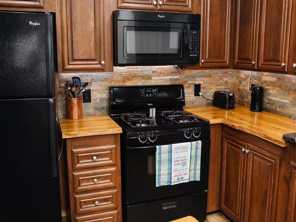 Premium Cabin, Lake View | Private kitchen
