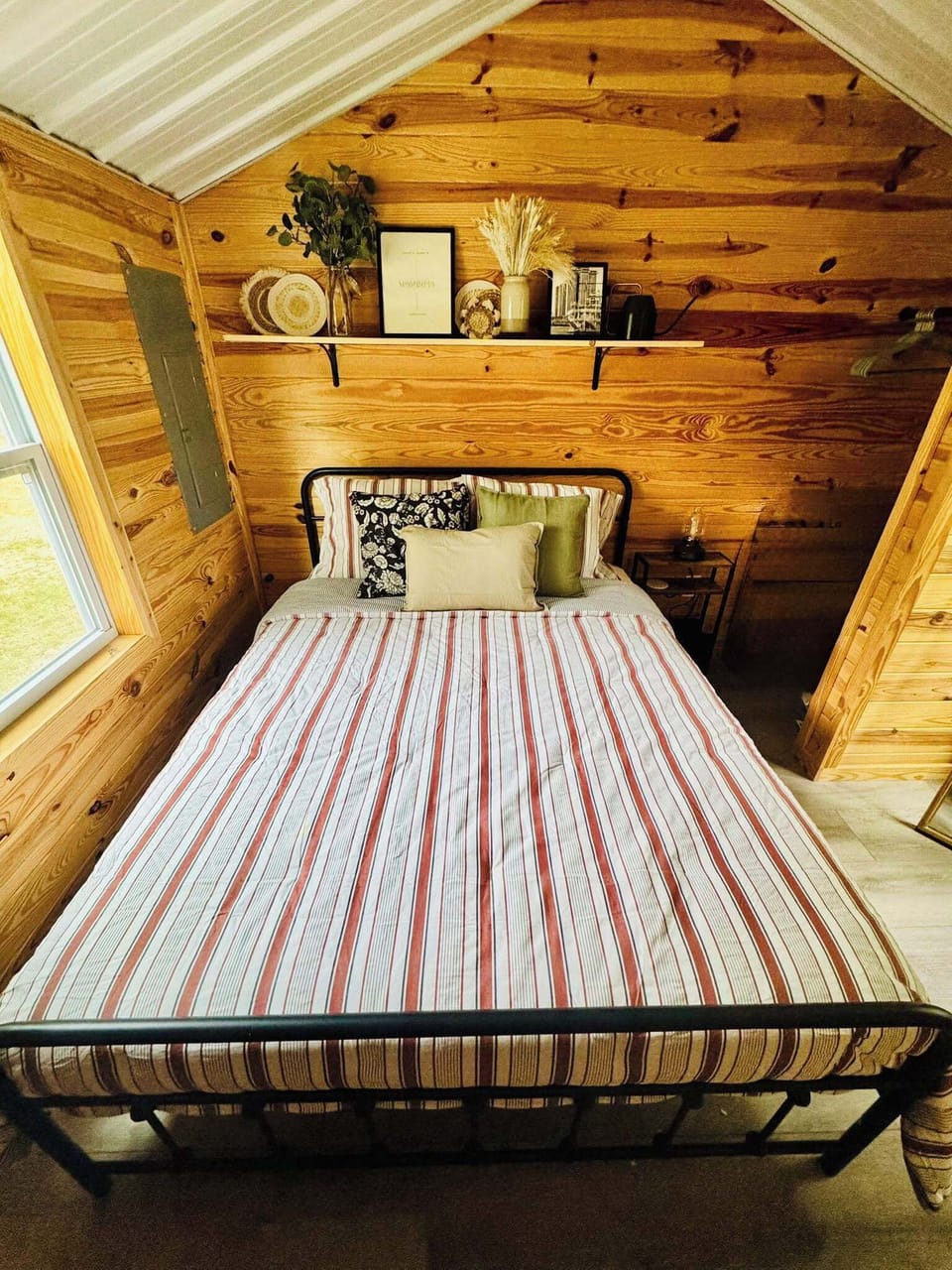 Premium Cabin, Lake View | Blackout drapes, iron/ironing board, free WiFi