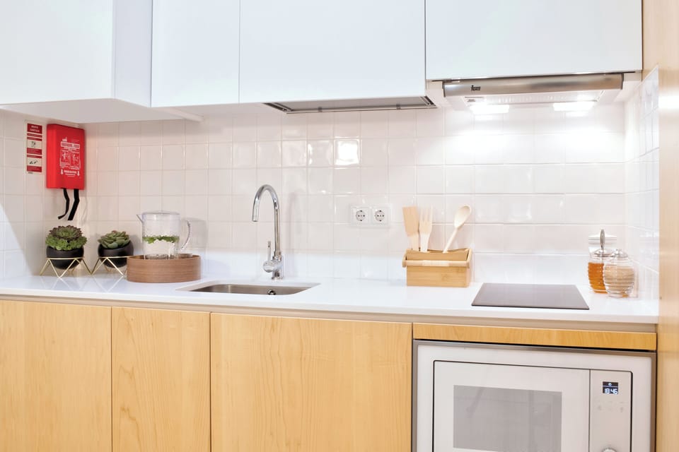 Classic Studio, Canal View | Private kitchen | Full-size fridge, microwave, stovetop, cookware/dishes/utensils