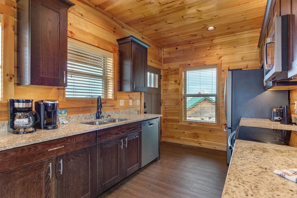 Cabin, Multiple Beds, Pets Not Allowed, Mountain View (Serene Peak) | Private kitchen | Dining table