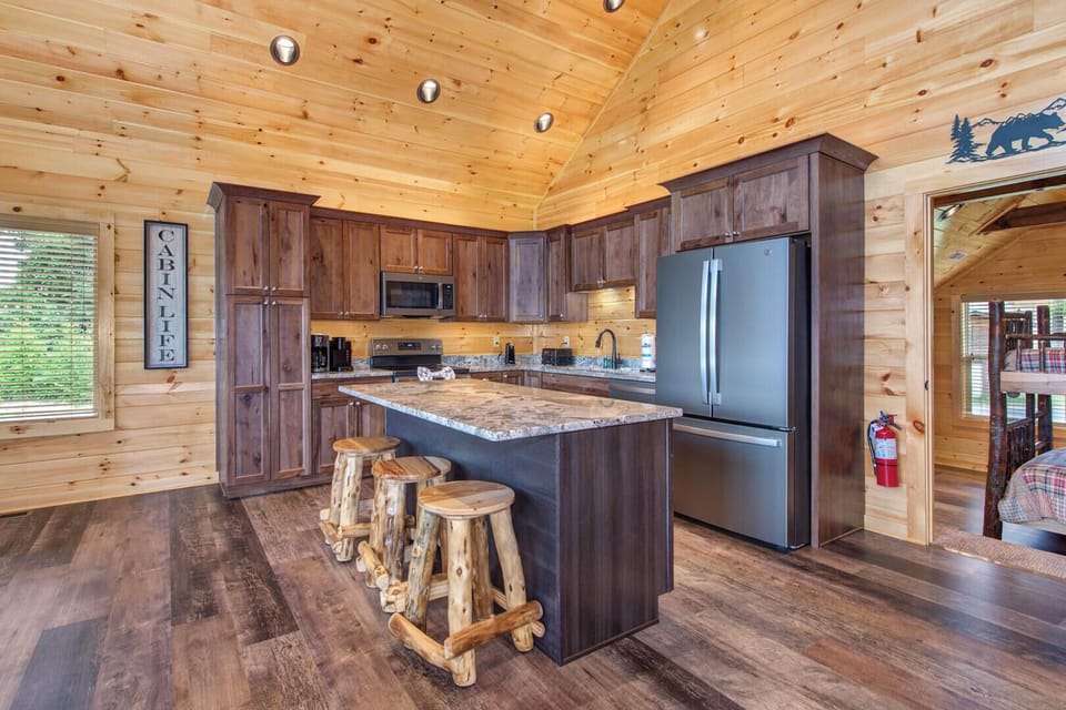 Cabin, Multiple Beds, Pets Not Allowed, Mountain View (Jump on Inn) | Private kitchen | Fridge, microwave, oven, stovetop