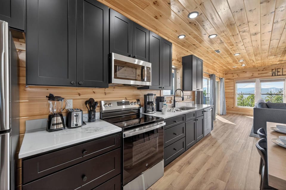 Cabin, Multiple Beds, Balcony, Mountain View ( Mountain Spirits) | Private kitchen | Fridge, microwave, oven, dishwasher