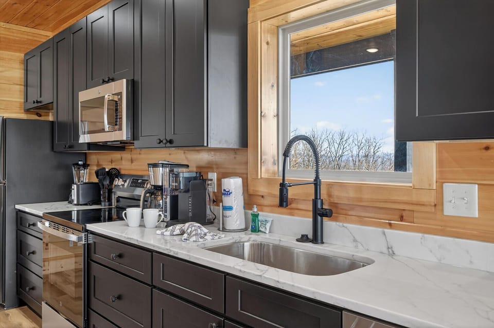 Cabin, Multiple Beds, Balcony, Mountain View ( Mountain Spirits) | Private kitchen | Fridge, microwave, oven, dishwasher