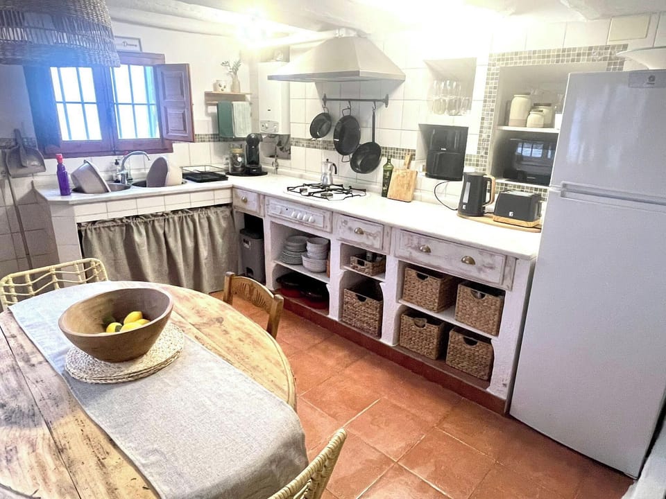 Fridge, microwave, stovetop, electric kettle
