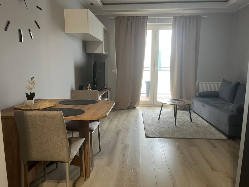 Studio Suite, Balcony | Dining