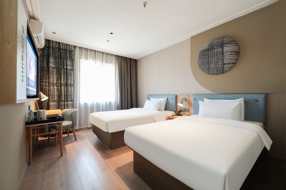Basic Twin Room | Laptop workspace, free WiFi