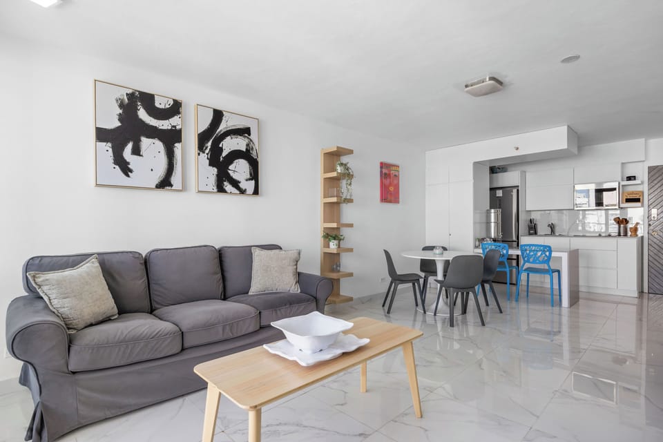 Studio | Living area | Flat-screen TV