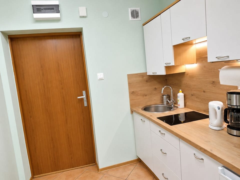Comfort Apartment | Private kitchen | Fridge, microwave