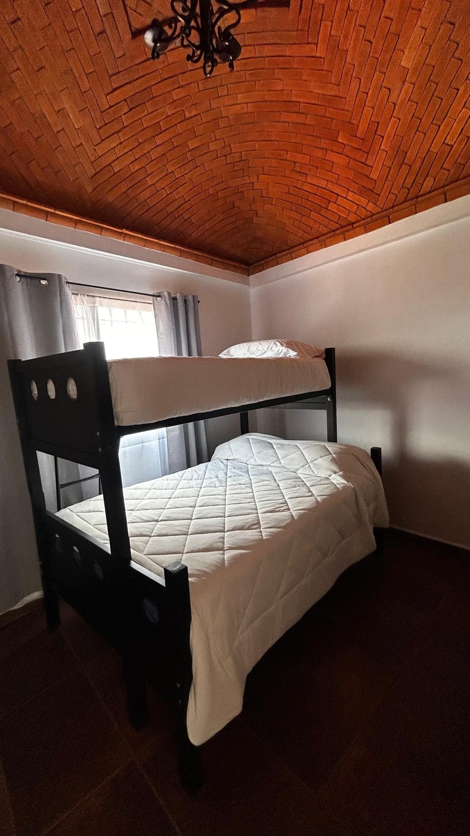 Iron/ironing board, WiFi (free), bed sheets