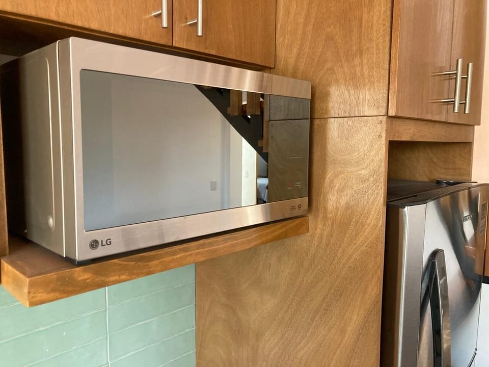 Standard Room, Multiple Beds, Kitchen, City View | Microwave