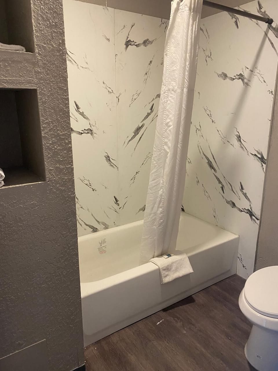 Single Room, 1 King Bed, Non Smoking | Bathroom | Shower, rainfall showerhead, free toiletries, towels