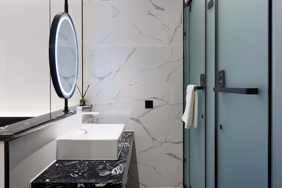 Classic Double Room, City View | Bathroom | Free toiletries, hair dryer, slippers, towels