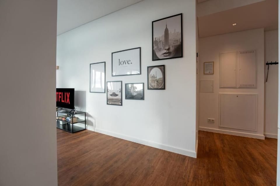 Deluxe Apartment, Balcony, City View | Interior