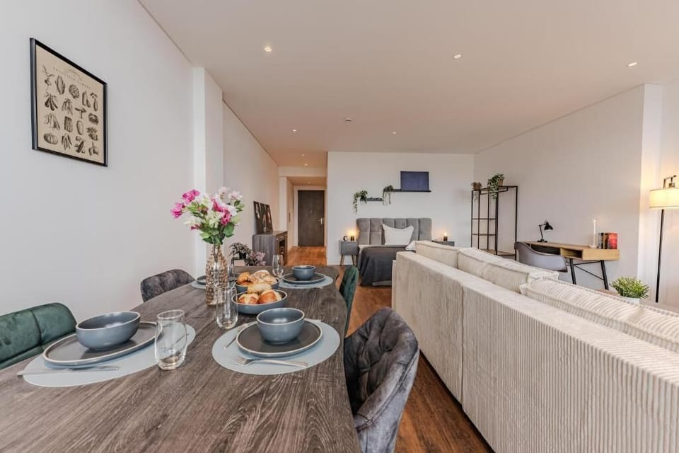Superior Apartment, Balcony, City View | Dining
